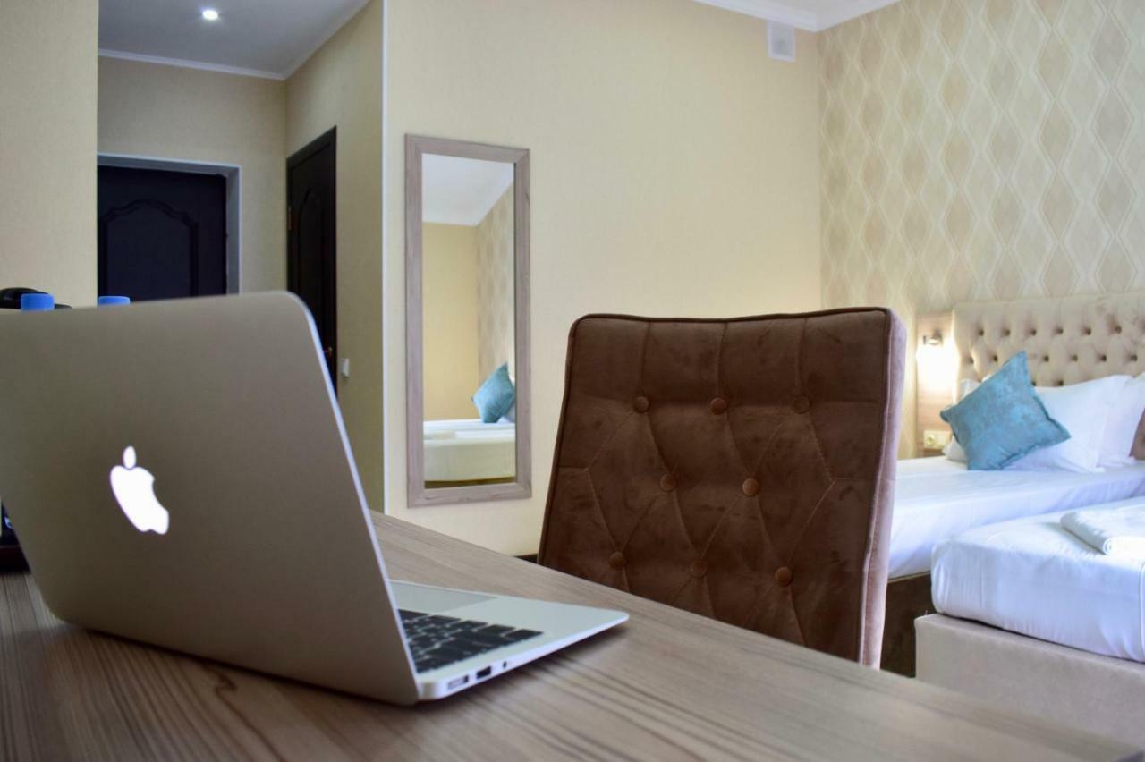 Dostar Inn Shymkent Esterno foto