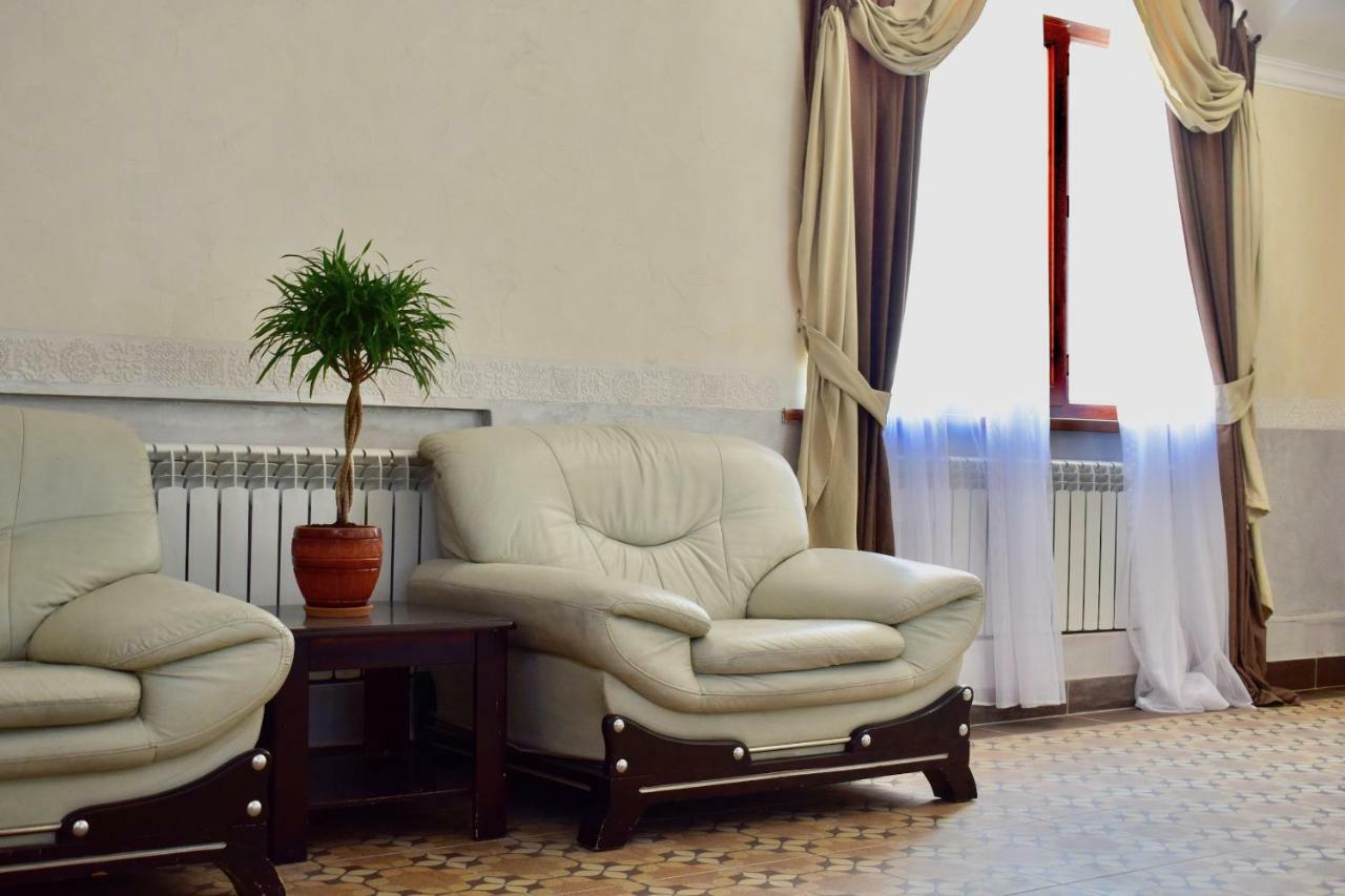 Dostar Inn Shymkent Esterno foto